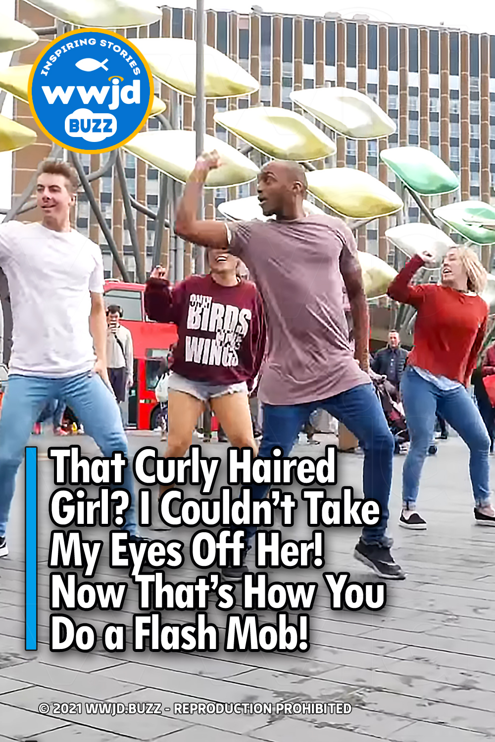That Curly Haired Girl? I Couldn\'t Take My Eyes Off Her! Now That\'s How You Do a Flash Mob!
