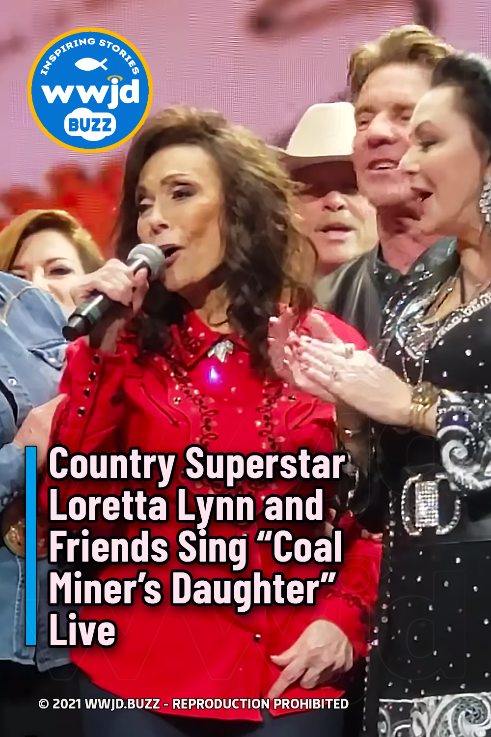 Country Superstar Loretta Lynn and Friends Sing “Coal Miner’s Daughter” Live