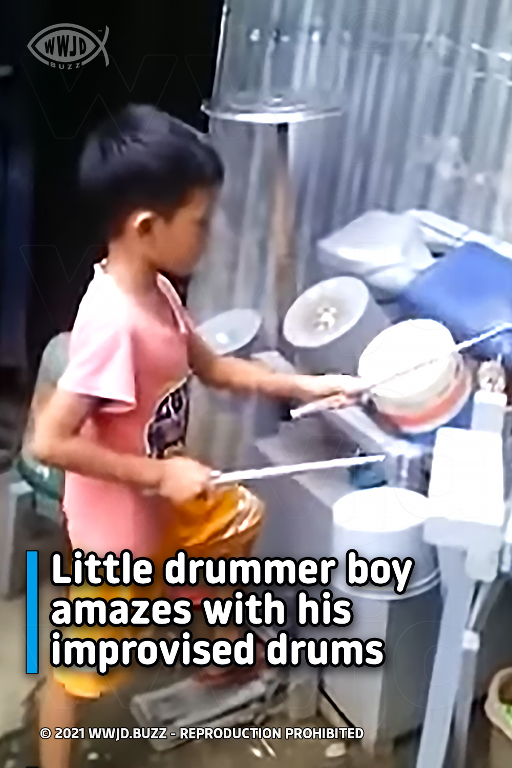Little drummer boy amazes with his improvised drums