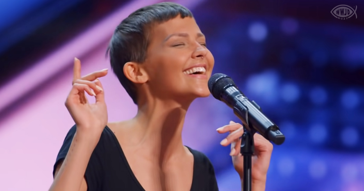 Contestant gets standing ovation after emotional performance in AGT auditions