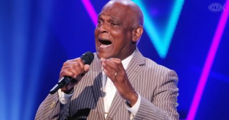 71-year-old sings "Unchained Melody" on 'The Voice'