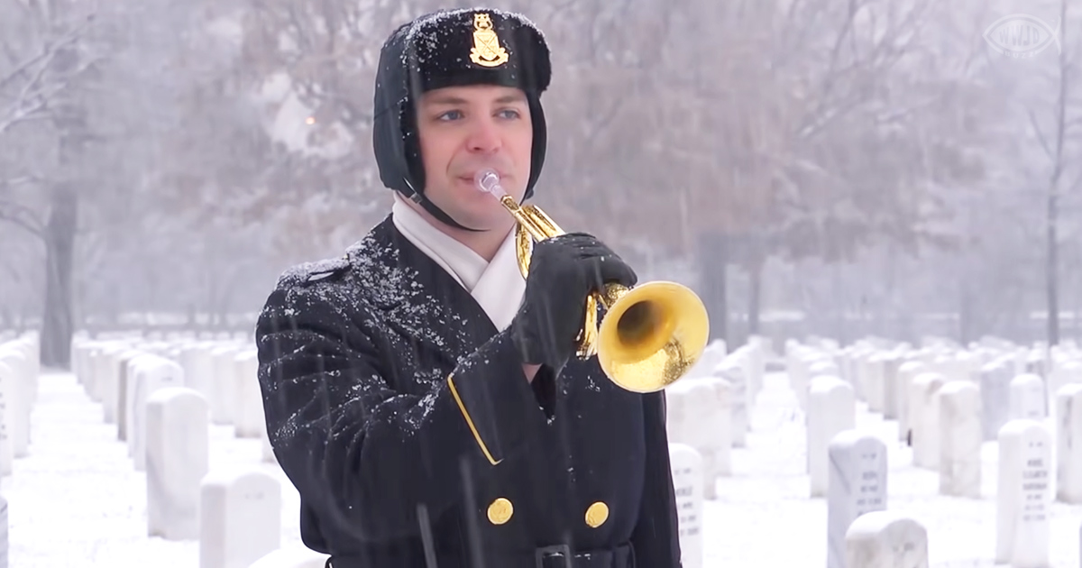Buglers play ‘Taps’ at Arlington Cemetery
