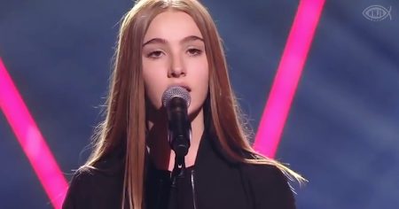 Girl singing on "The Voice Kids"